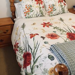 SALE!! Solid pine Queen Bed set