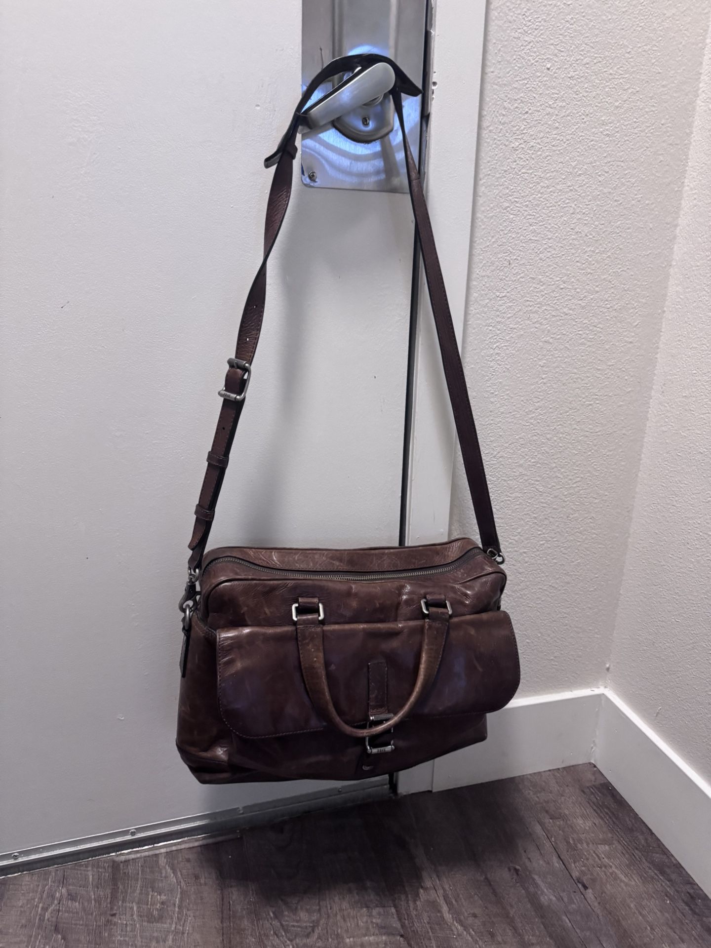 Frye Leather Men’s Messenger Bag