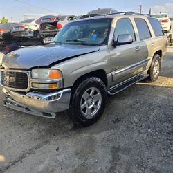 2002 GMC YUKON 4X4 PARTING OUT PARTS FOR SALE 