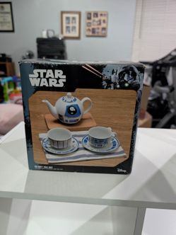 Box Lunch R2 D2 Tea set
