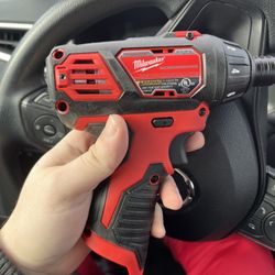 Milwaukee M12 Screw Gun
