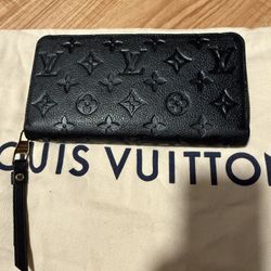 Just In Time For XMAS Authentic Louis Vuitton Monogram Empreinte Leather Black Zippy Wallet NEW