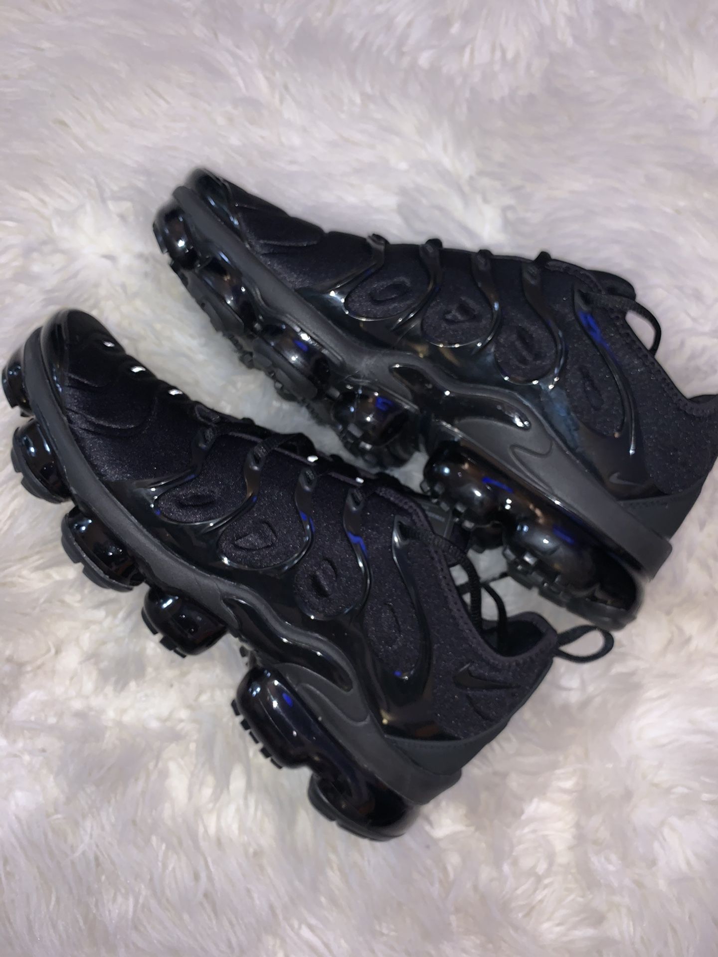Brand new Nike vapor max plus -size 9.5 men’s one month old. Worn once