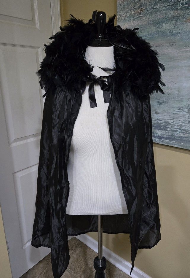 BRAND NEW 💢 FEATHERED BLK COSTUME CAPE