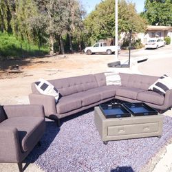 Gray Sectional Couch Sofa,Ottoman, Rug. I _Can_de_liv_er! 