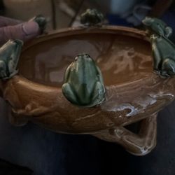vintage Majolica style ceramic frog planter or bowl, t