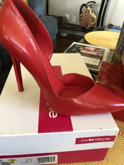 Red heels 👠