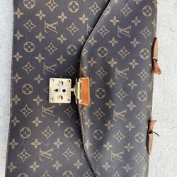 LV document holder 