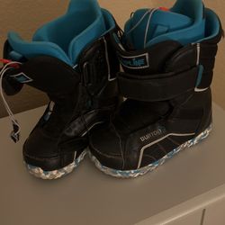 Size 5 Kids Snowboarding Boots