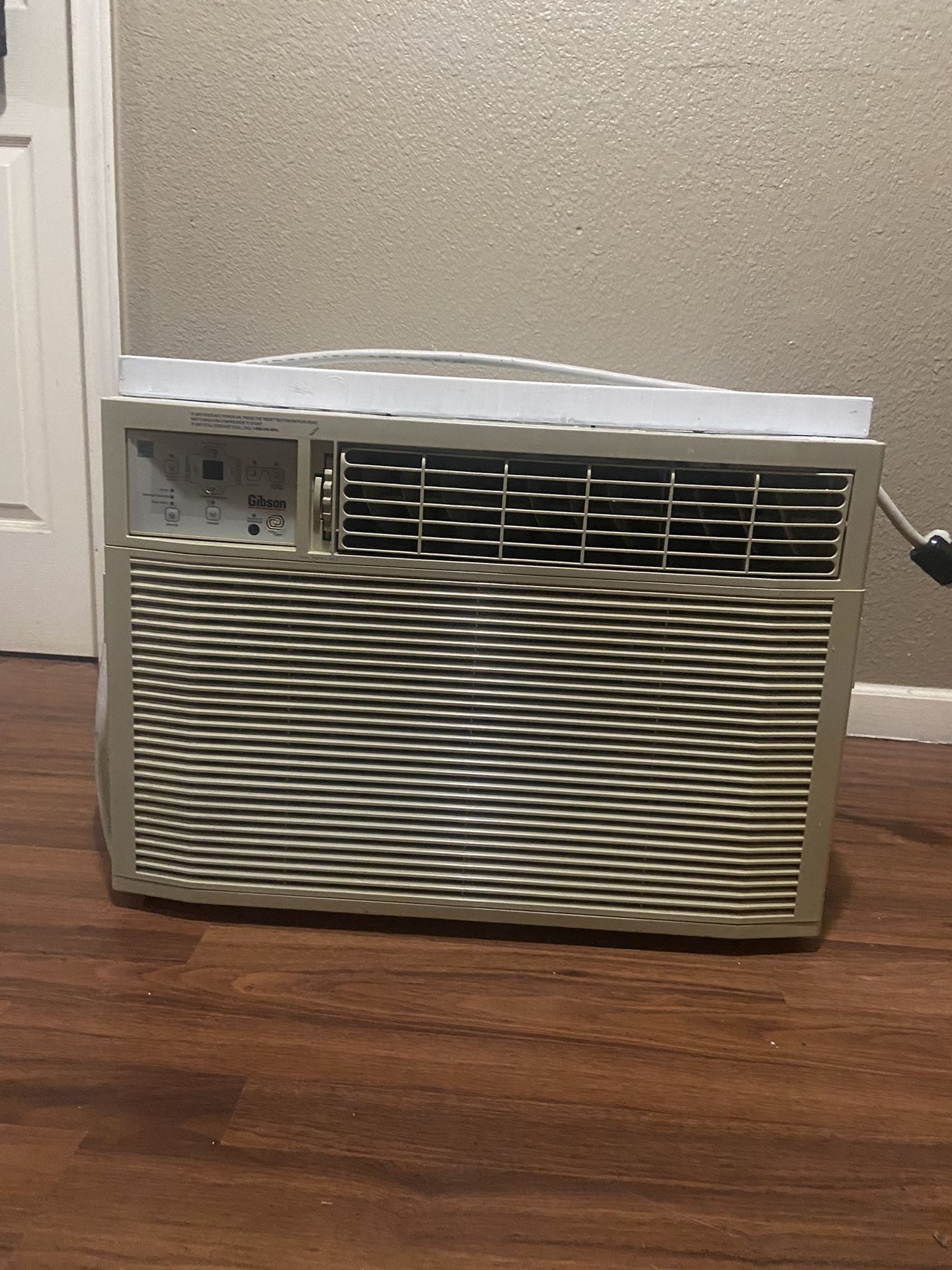 Gibson 12,000 BTU window air conditioner for Sale in San Antonio, TX