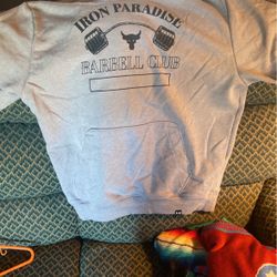 Iron Paradise  Under Armor Size Large Sweatshirt 