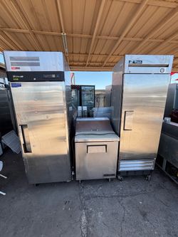 Sandwich prep table with freezer and refrigerator: ready for work, in perfect condition, and very clean.