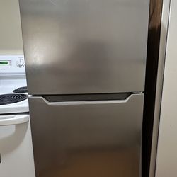 Fridge And Microwave 