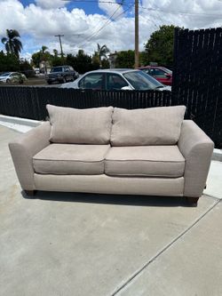 Free delivery couch