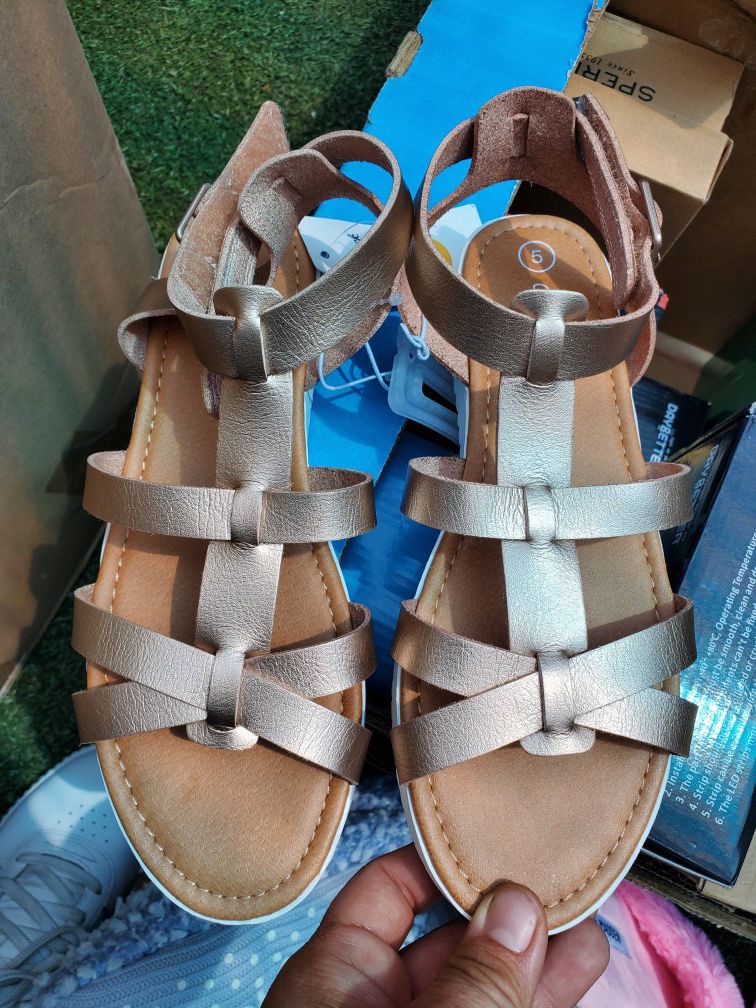Womens size 5 Sandles new