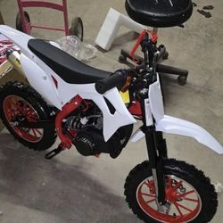 *READ DESCRIPTION* MINI DIRT BIKE 49CC BRAN NEW MUST ASSEMBLE