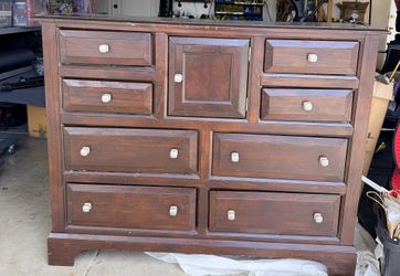 Dresser
