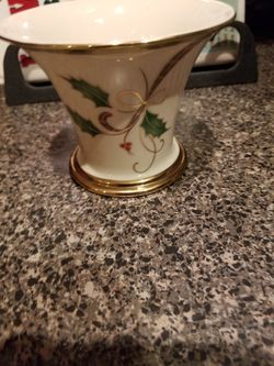 Beautiful Lenox holiday 3H dish