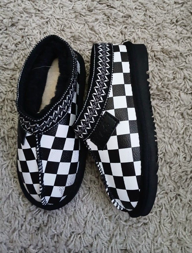 Kids UGG Shoes Size 32. New!