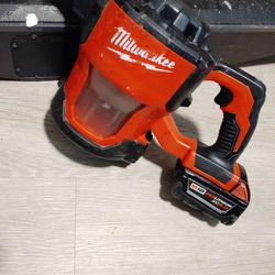 Milwaukee Compact vacuum