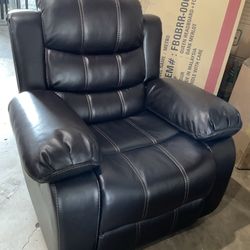 🔥 Chocolate Brown Recliner – Firm Comfort & Ultimate Relaxation 🔥  Only $375 • $0 Down • Payments as low as $33!