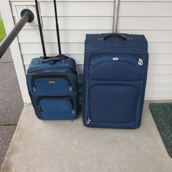 SET Of  TRAVELING  SUITCASE.S
