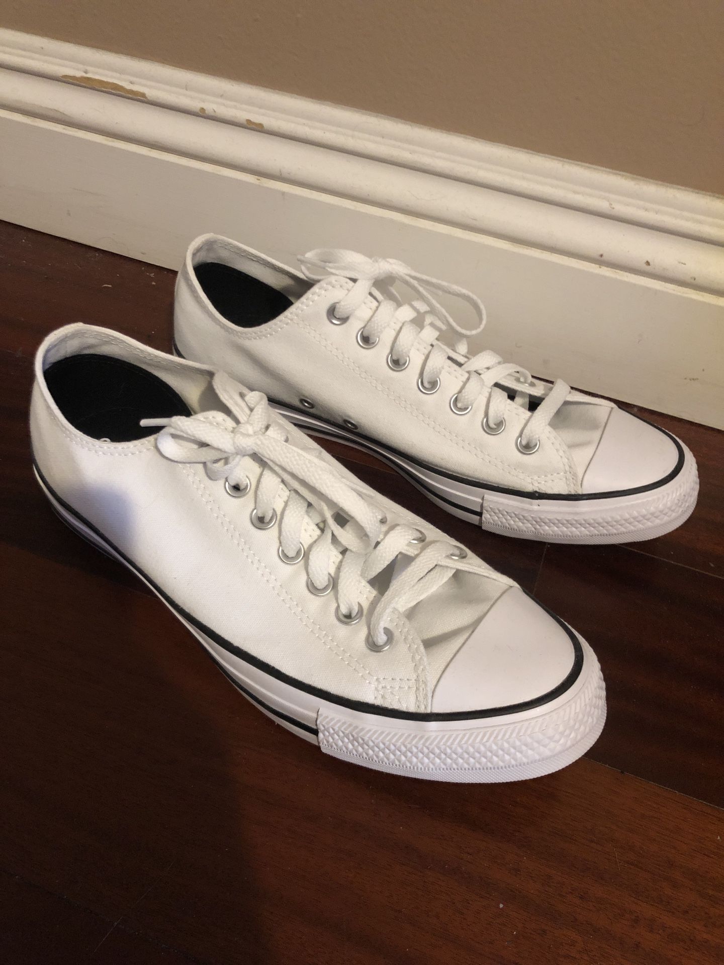 White Converse 9.5 M