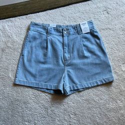 NWT 2 Pairs Of Levi's High Rise Women Shorts Size 8