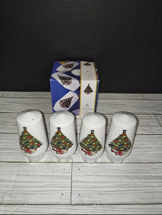 Christmas Collection Vintage Holiday 4pc Fine China Salt & Pepper Shakers Set