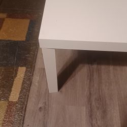 End Table lwhite - Light Weight - $10 
