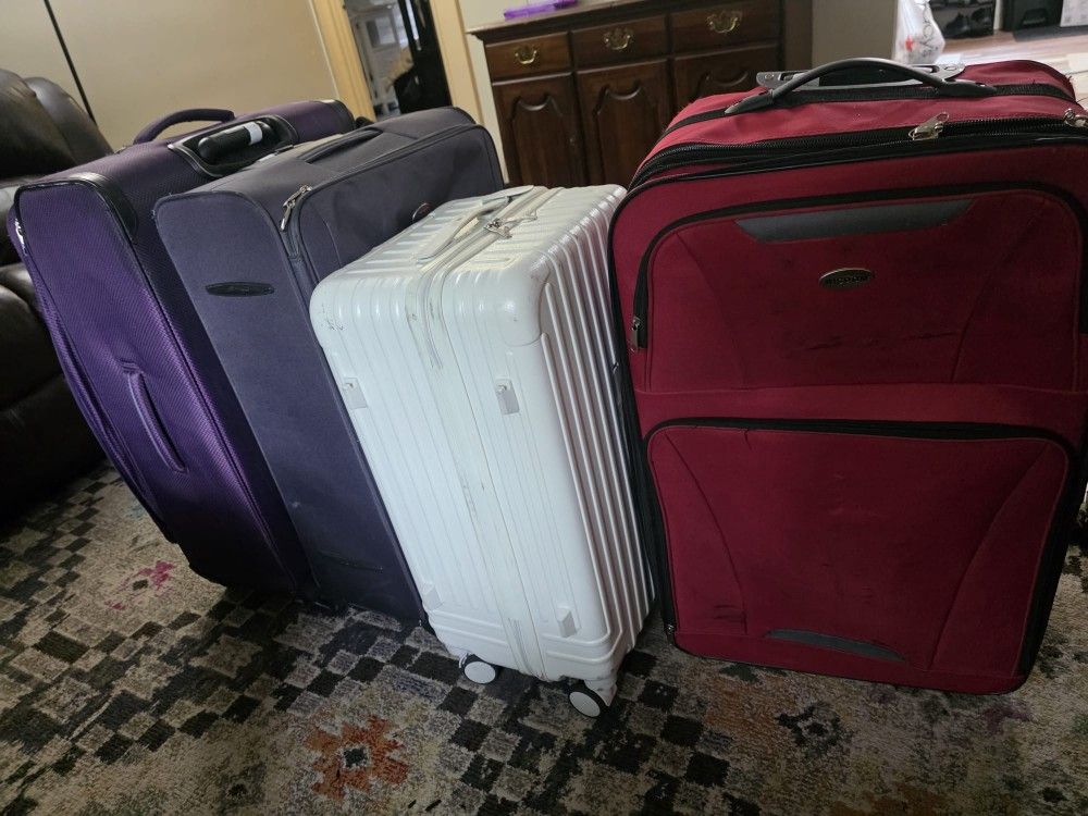 Suitcase/luggage