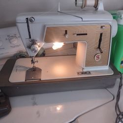 Vintage Singer Sewing Machine 