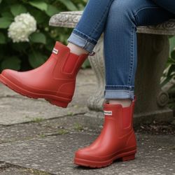 NEW Hunter Original Red Chelsea Waterproof Rain Boots Women’s Size 8  NWT