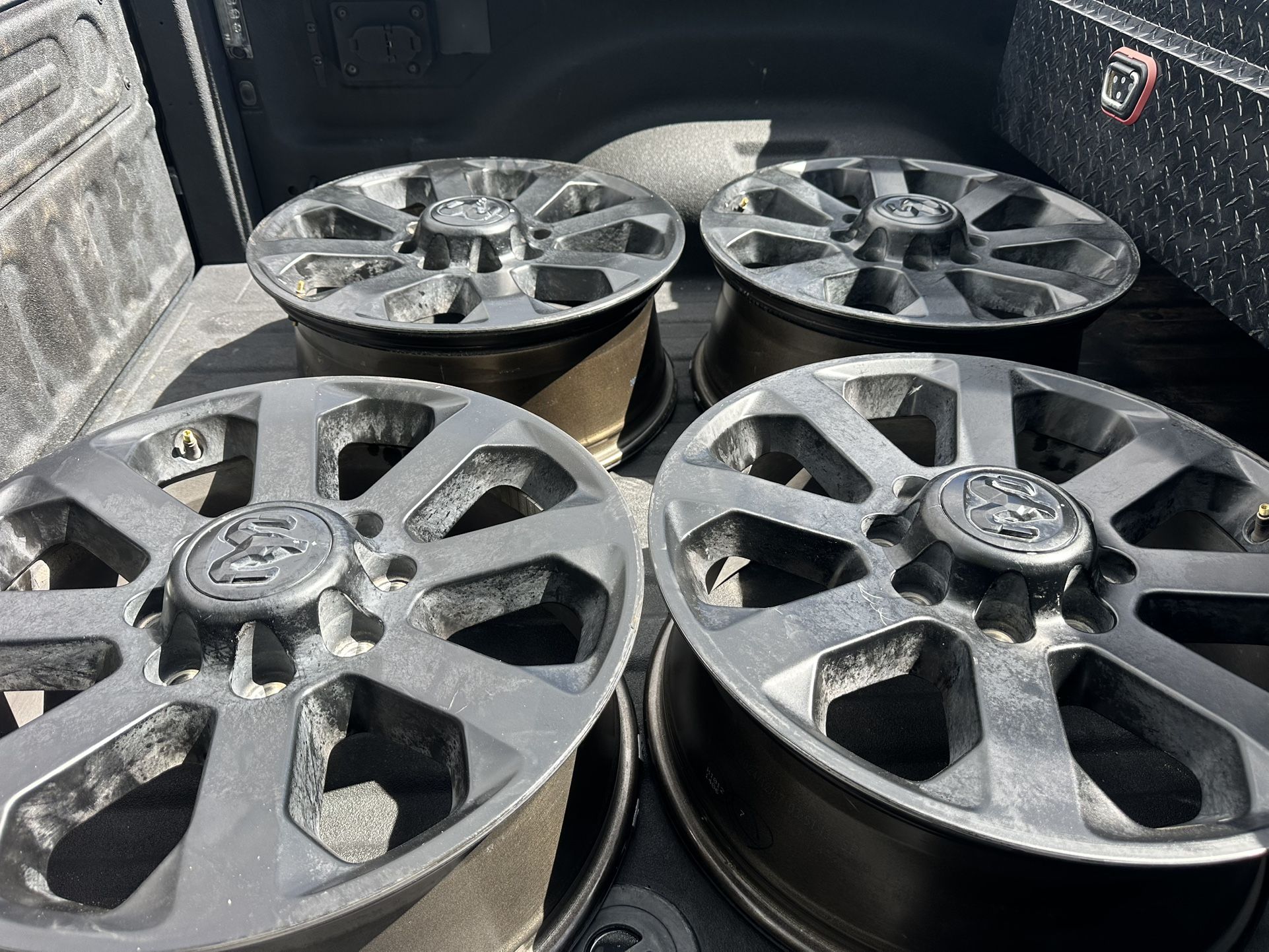 2025 Ram 2500 Midnight Edition Rims.