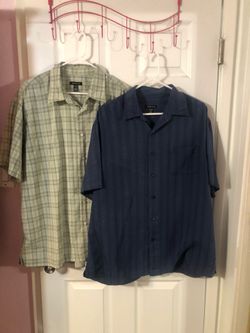 Mens Size Extra Large Short Sleeve Button Down Front Shirt. Preowned Good Condition .