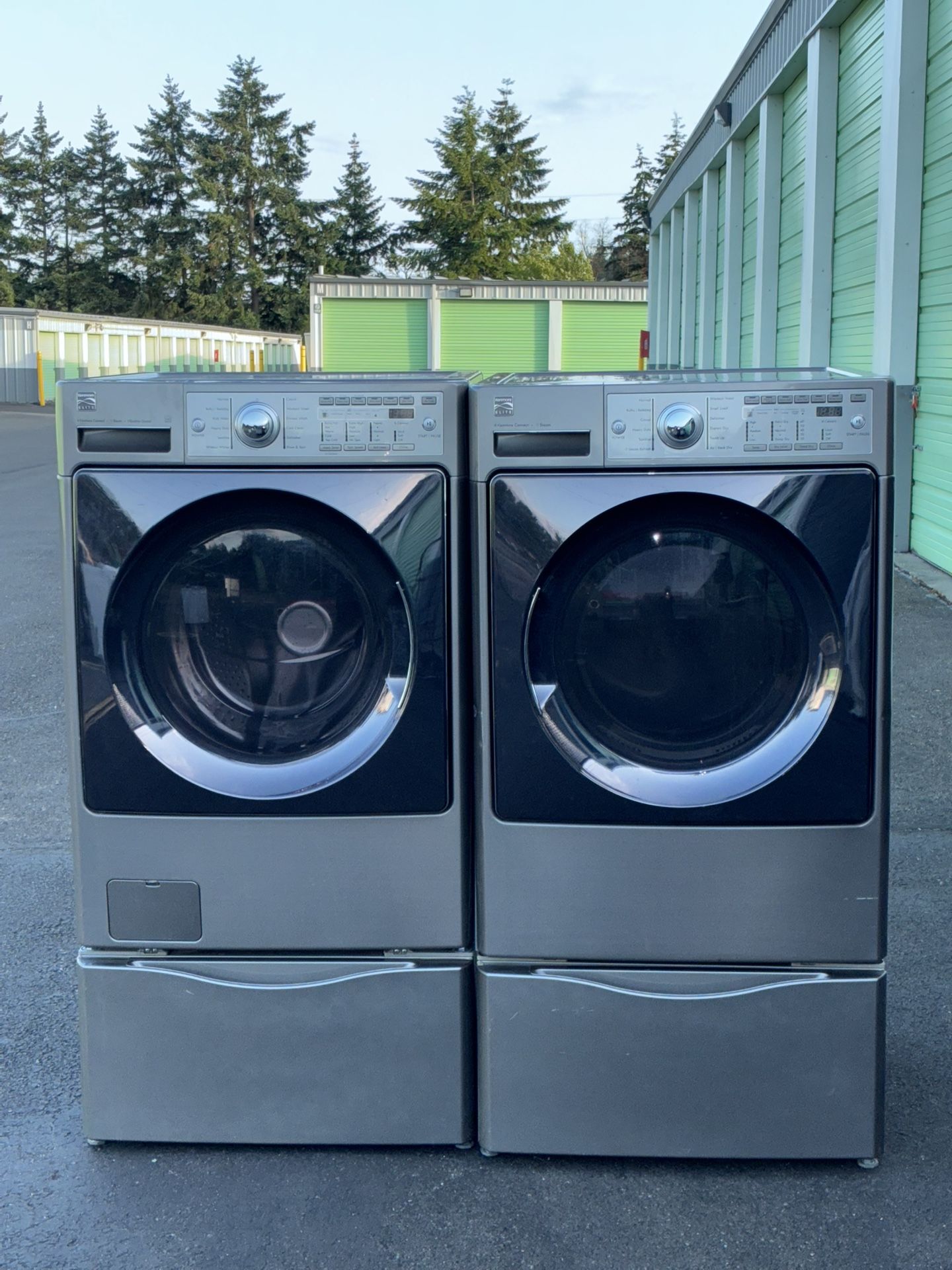 KENMORE ELITE FRONT LOAD WASHER AND ELECTRIC DRYER WITH PEDESTAL. WORKS PERFECT. 30 DAYS WARRANTY.