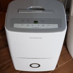 Dehumidifiers (Frigidaire 70 pint)