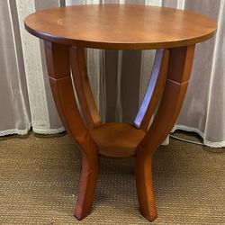 20” Wooden end table. Accent table. Round side table