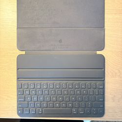Apple Folio Keyboard iPad 11”