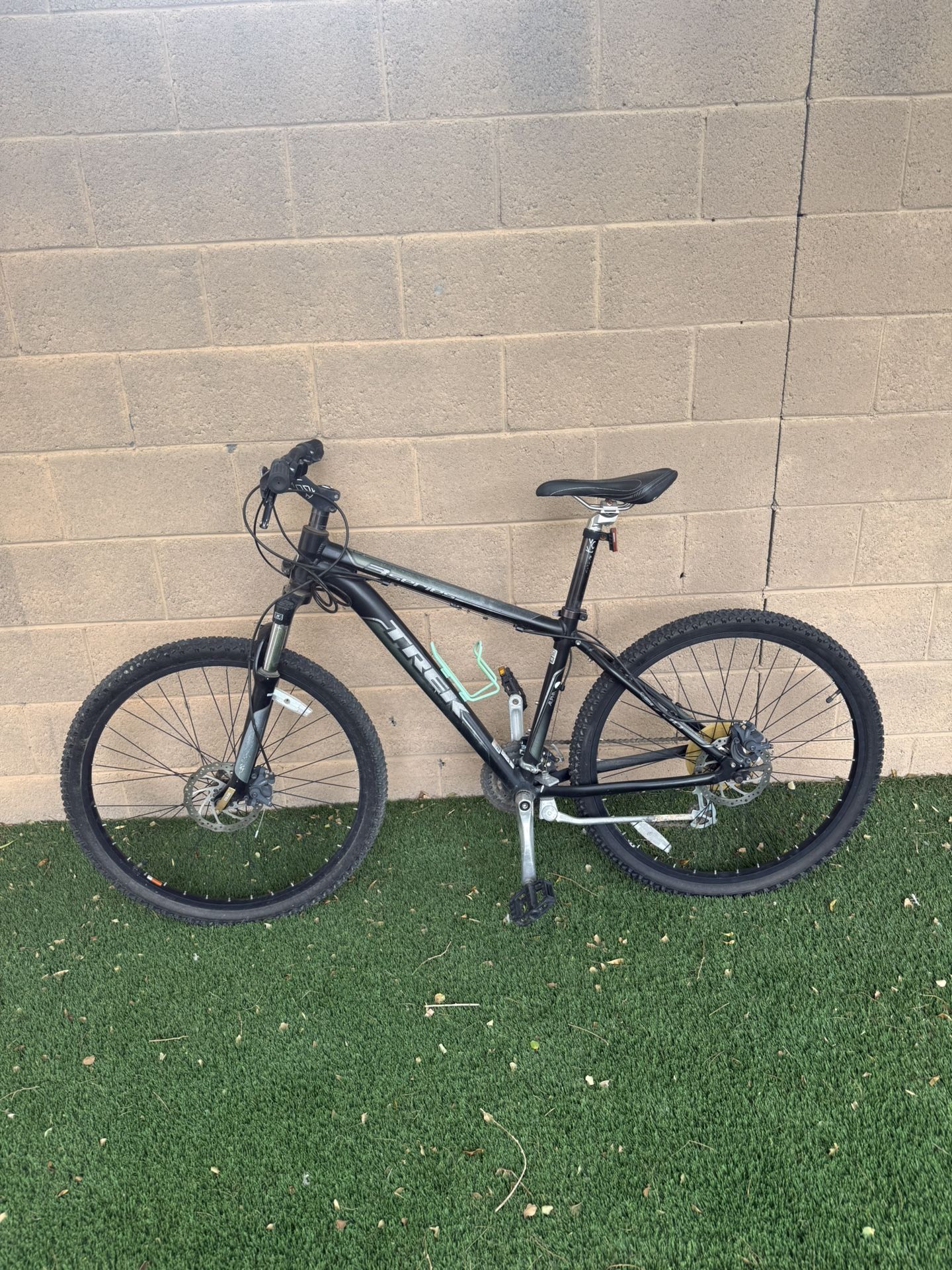 TREK 3700 Series 16”