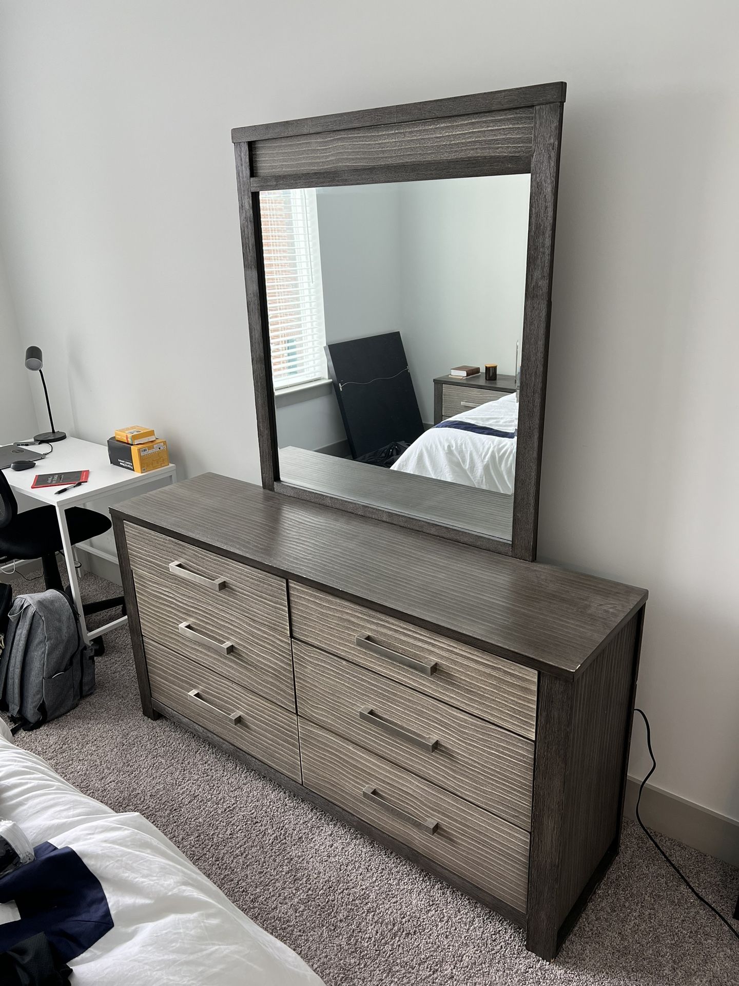 Dresser With Mirror