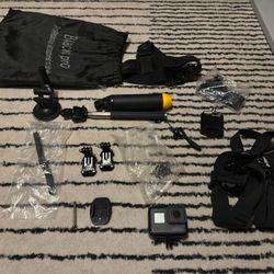 Go Pro Hero 5 + Accessories 