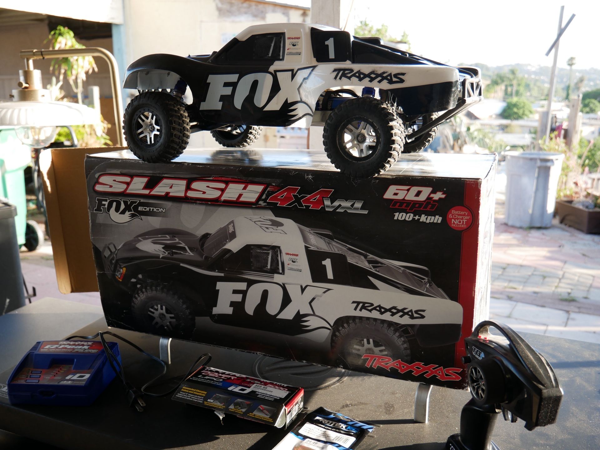 Traxxas Slash VXL 4x4 RC Car