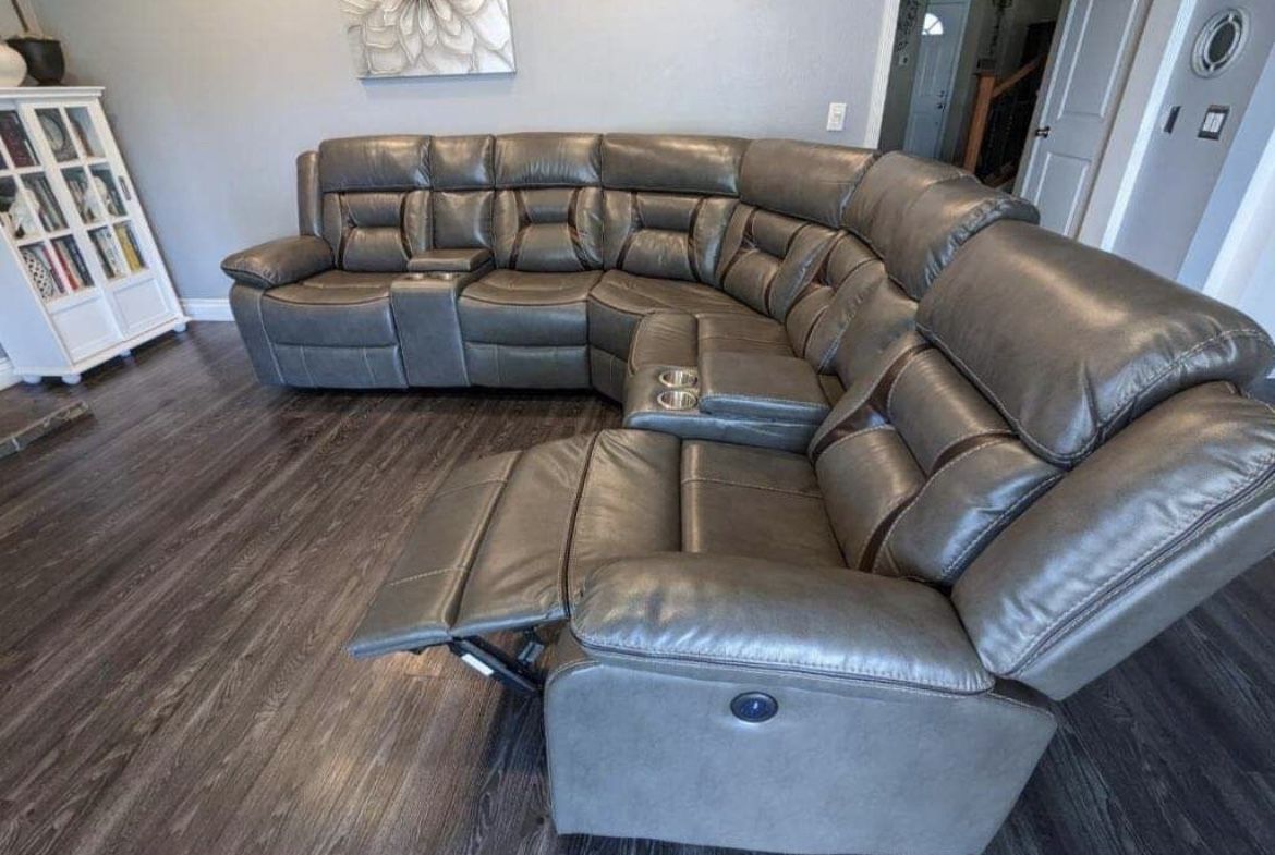 New Power Recliner Sectional Couch / Free Delivery