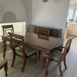 Dinning Table And Hutch 