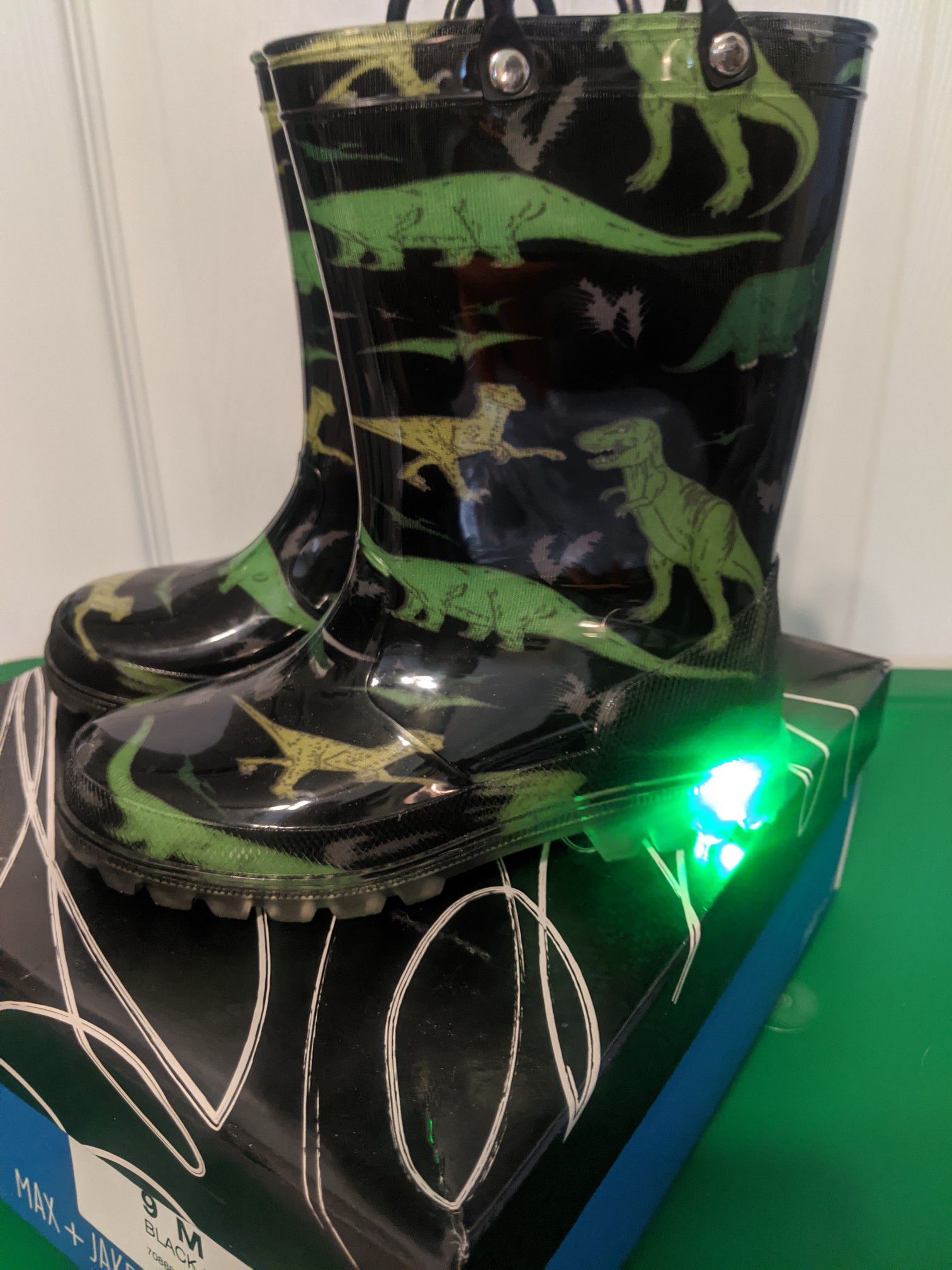New Max & Jake dinosaur rain boots flashing boys kids size 9
