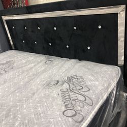 NEW Full Size Bed With Mattress and Boxspring Included 