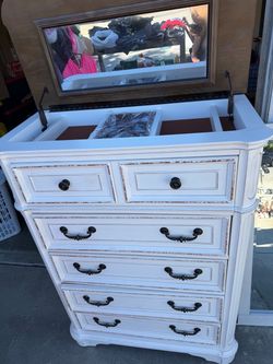 Dresser