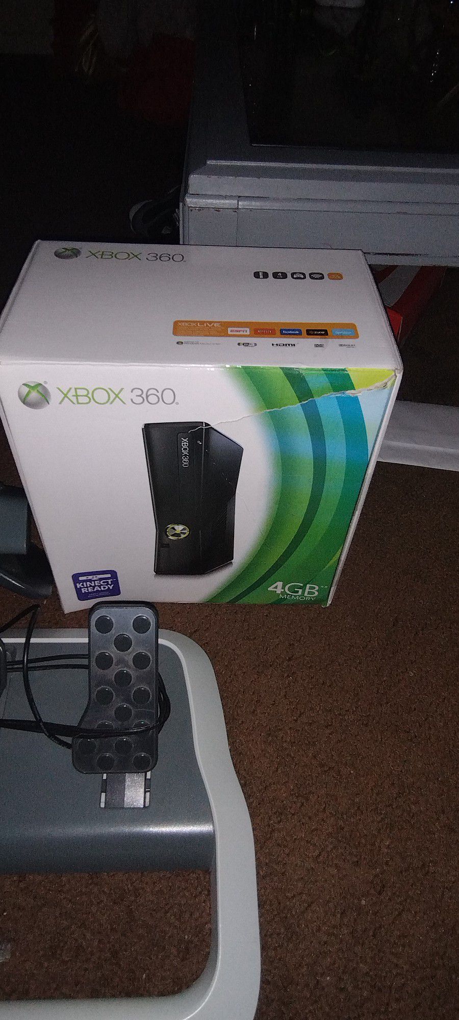 Xbox 360 4b With Steering Wheel And Gas Pedal 
