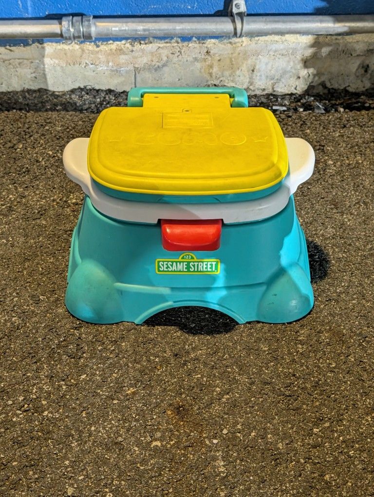 Elmo Training Toddler Toilet